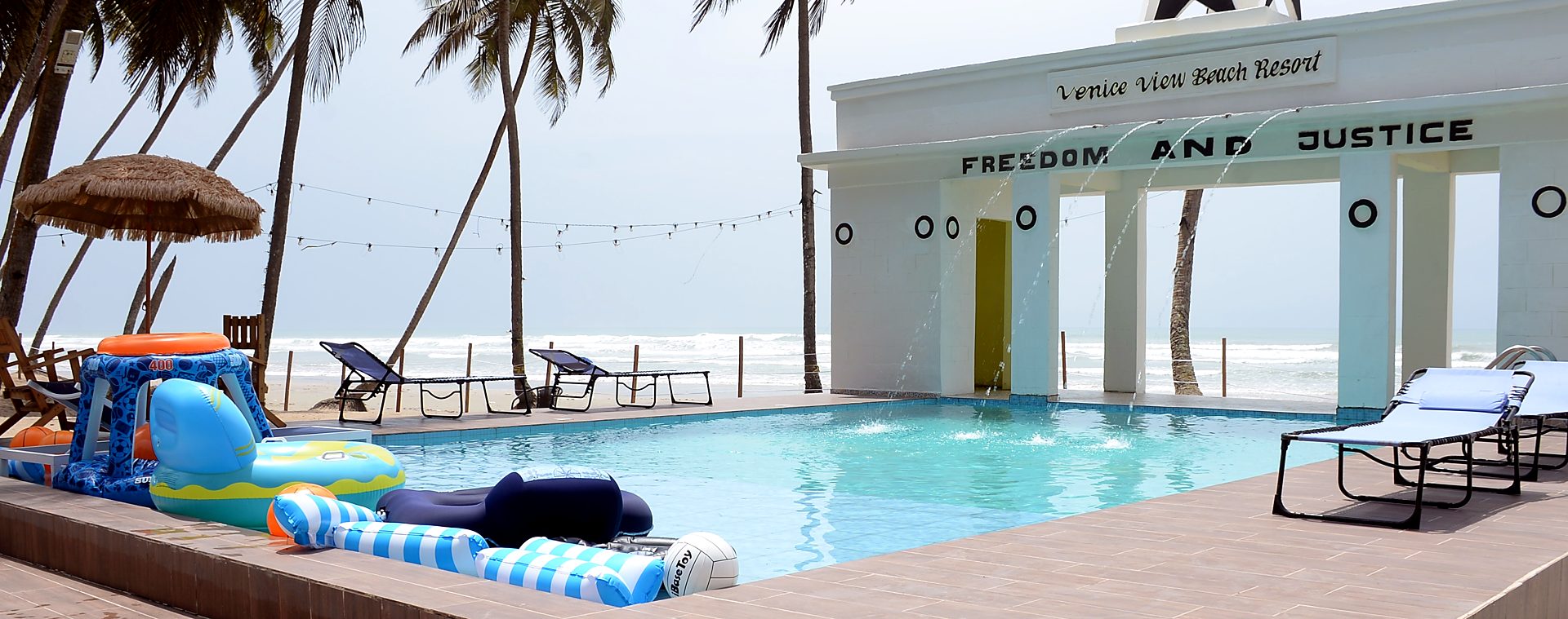 A guest room at Venice View Beach Resort