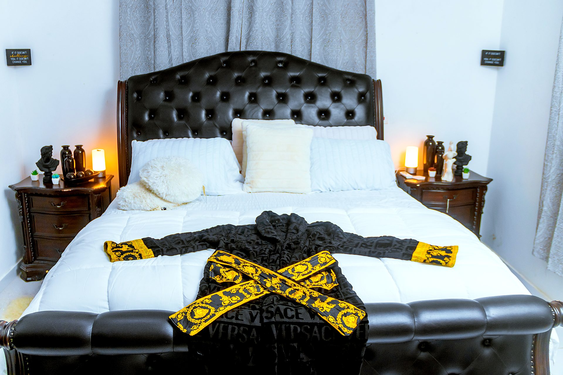 A guest room at Venice View Beach Resort