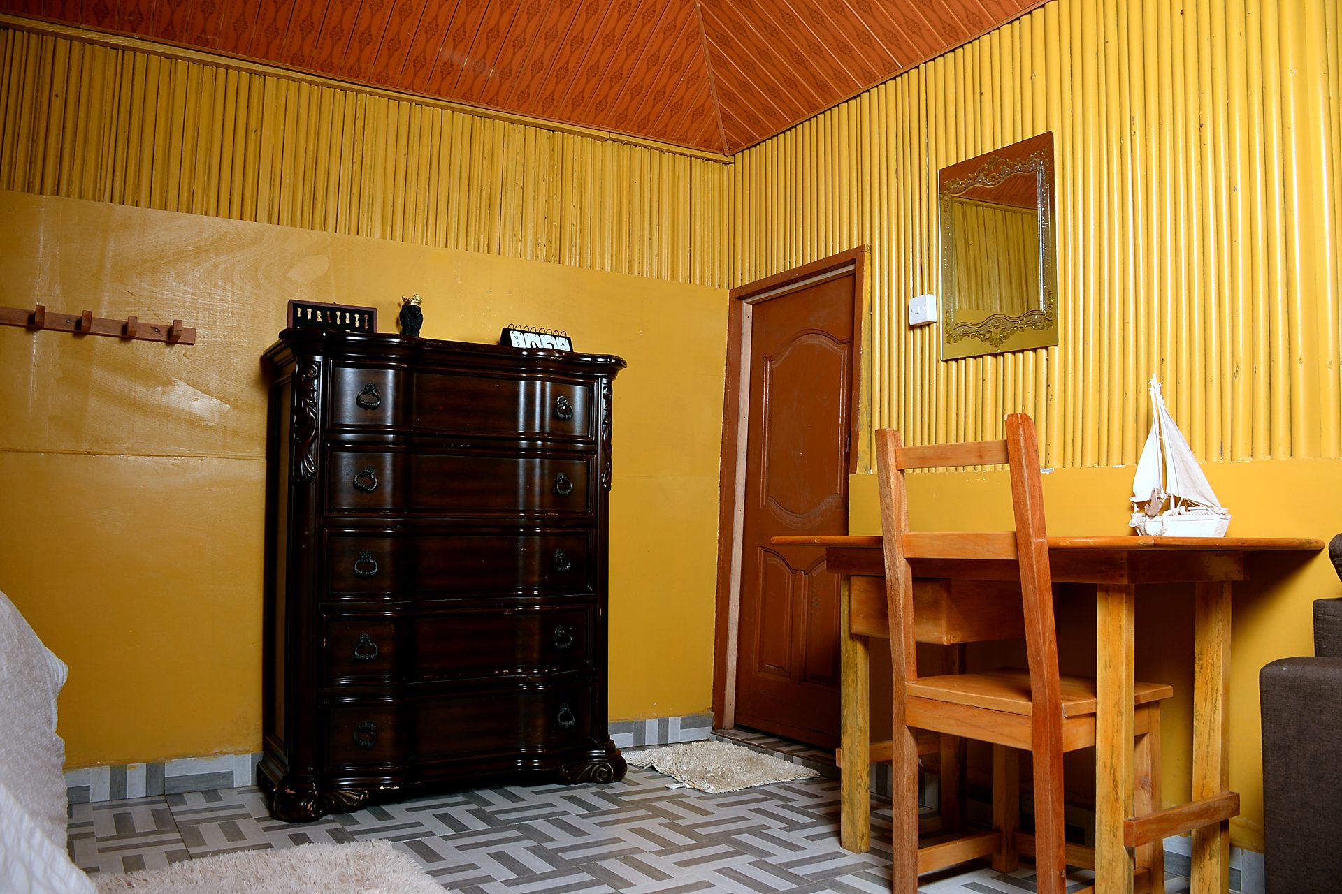 A guest room at Venice View Beach Resort