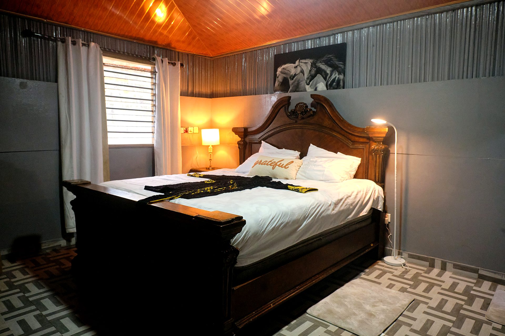 A guest room at Venice View Beach Resort