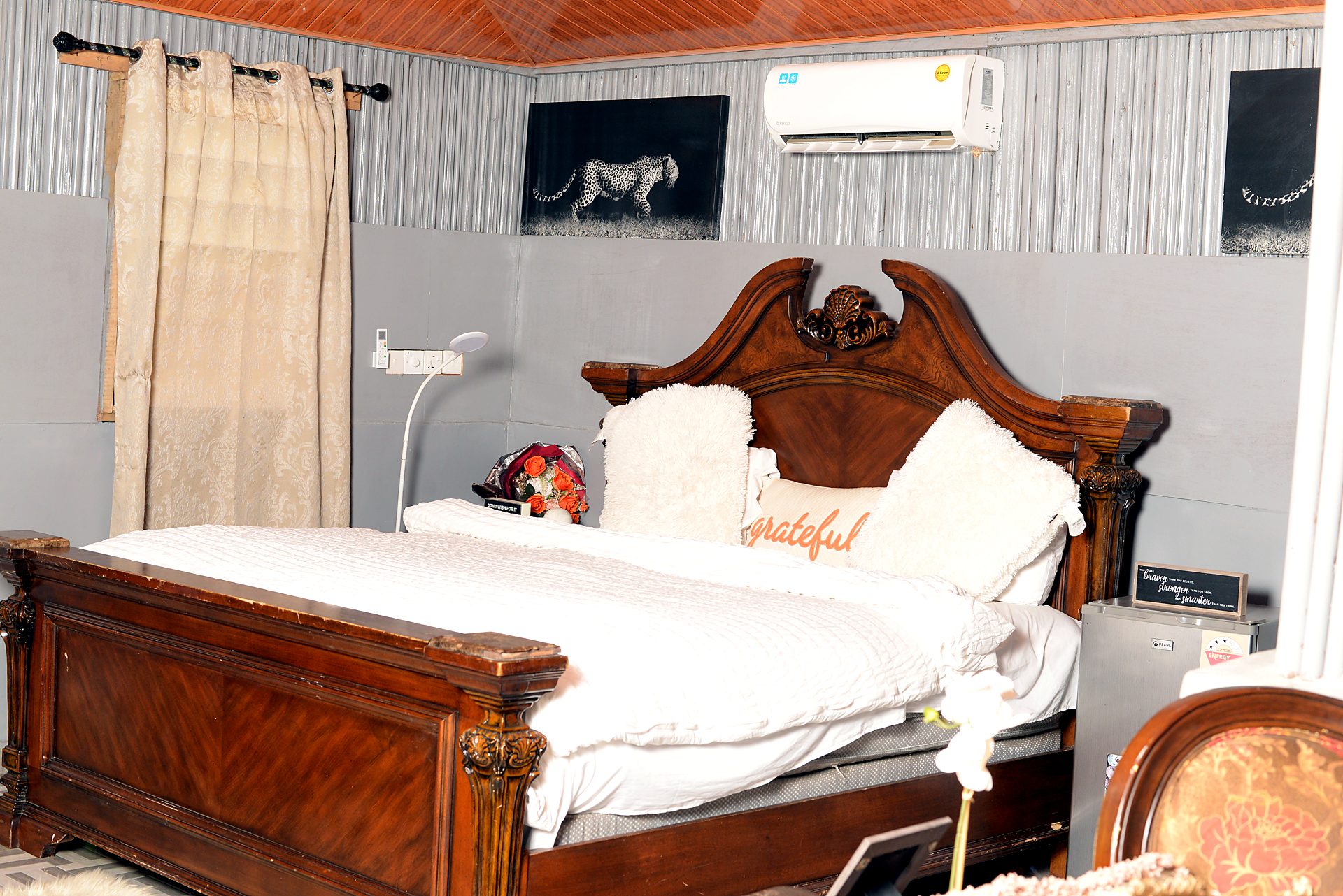 A guest room at Venice View Beach Resort