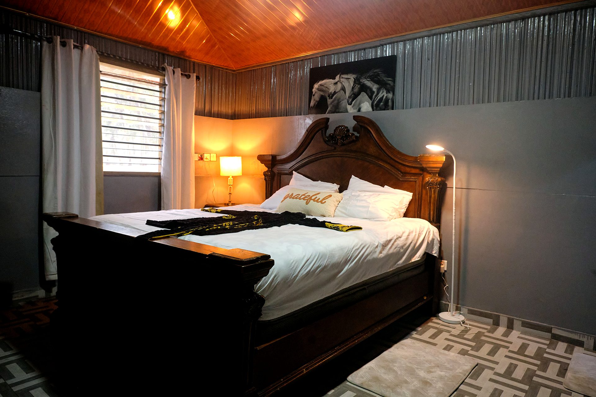 A guest room at Venice View Beach Resort